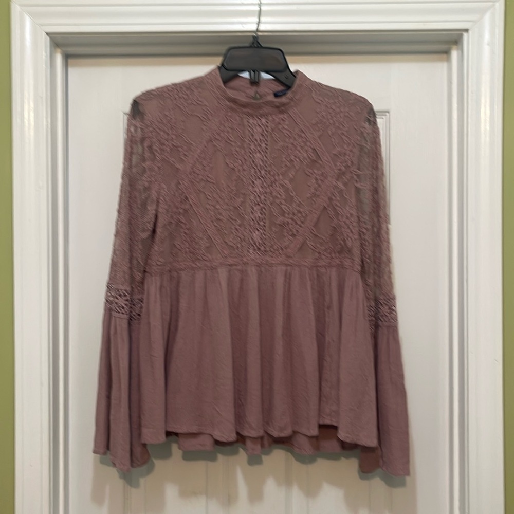 American Eagle - dusty mauve bell sleeve top - boho, lace, crochet -size M